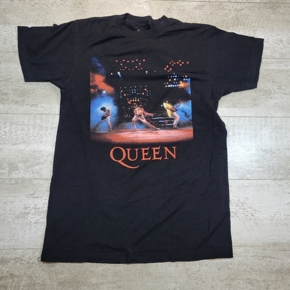 Queen Band Tee Shirt Size Medium - Picture 1 of 4
